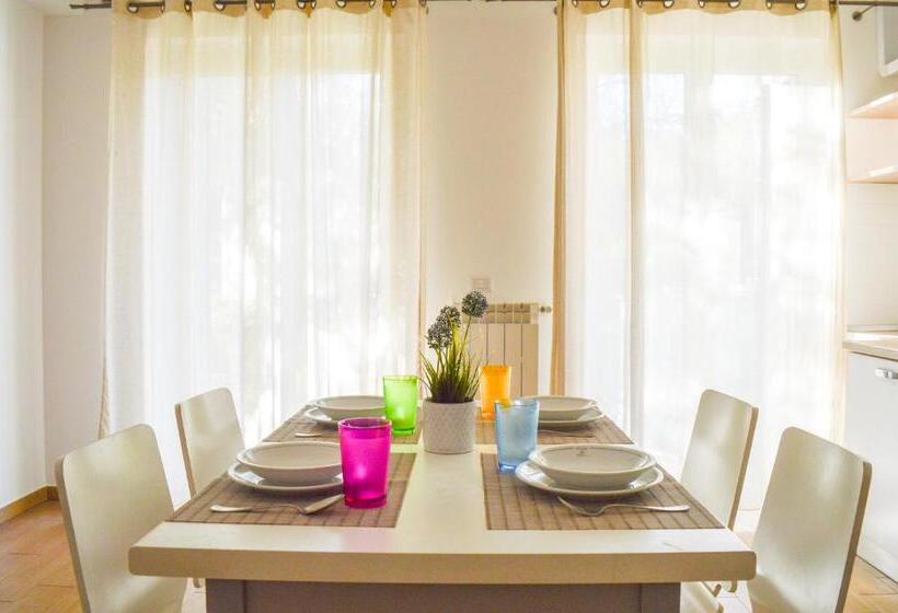 آپارتمان 1 خوابه با چشم‌انداز باغ, Homiday   Residence K2