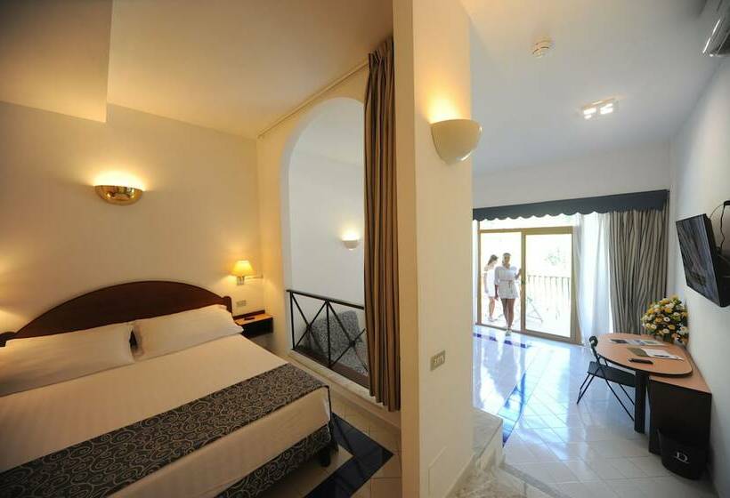 Triple Classic Room, Royal Positano