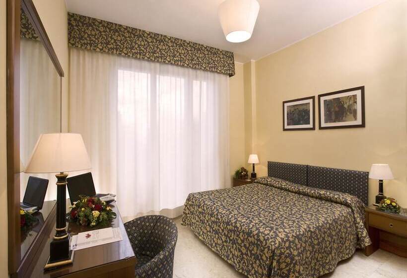 Quarto Triplo Standart, Savoy