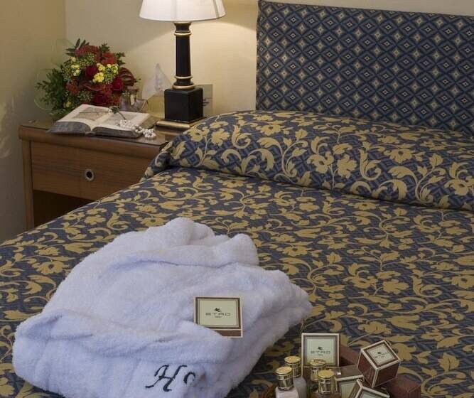 اتاق استاندارد چهار تخته, Savoy