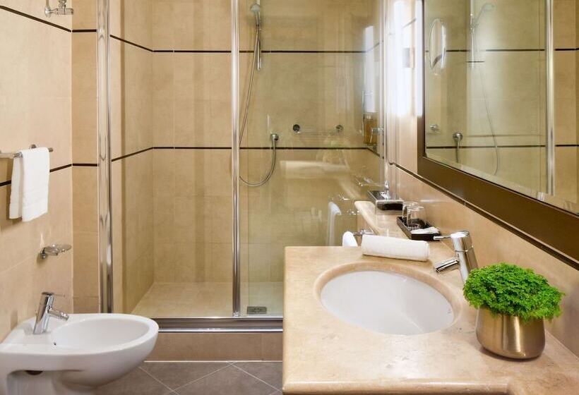 سوییت جونیور, Starhotels Tourist