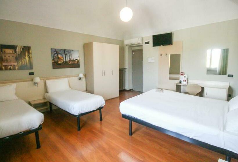 Standard Quadruple Room, Dock Milano