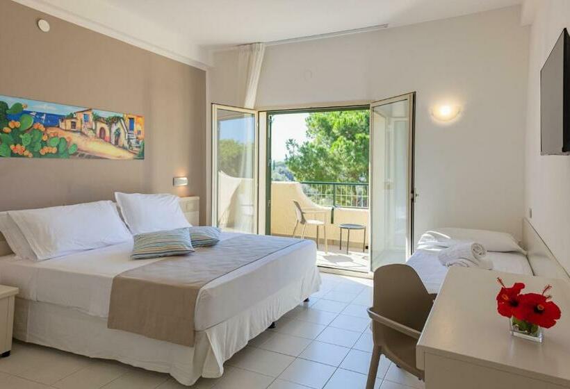 اتاق استاندارد سه تخته با چشم‌انداز باغ, Cdshotels Terrasini   Città Del Mare