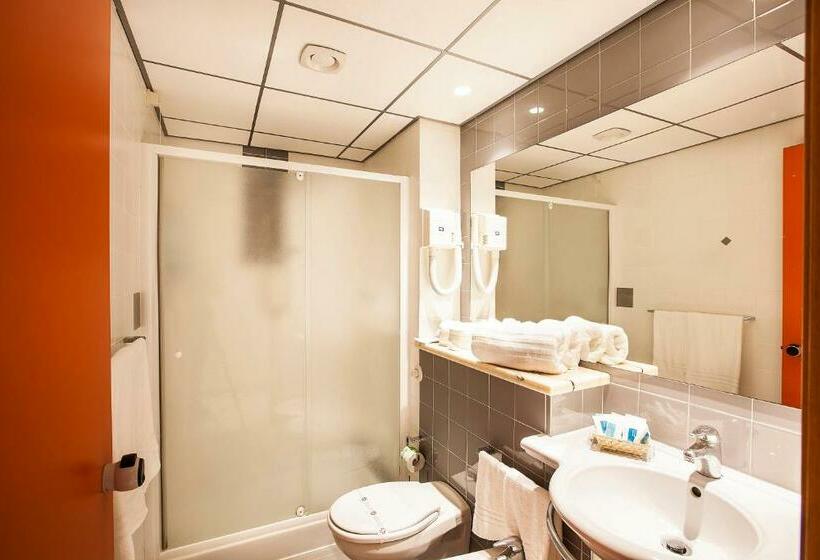 اتاق استاندارد چهارنفره با چشم‌انداز باغ, Cdshotels Terrasini   Città Del Mare