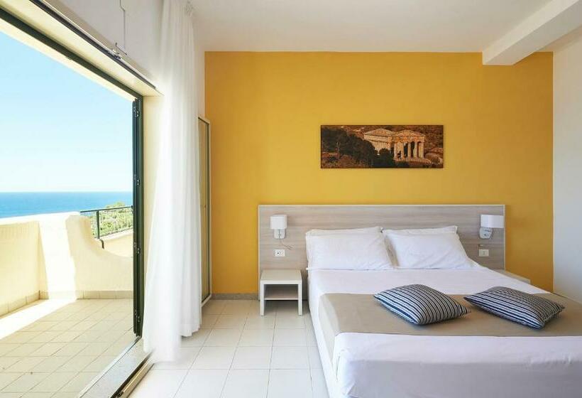اتاق استاندارد چهار تخته با چشم‌انداز دریا, Cdshotels Terrasini   Città Del Mare