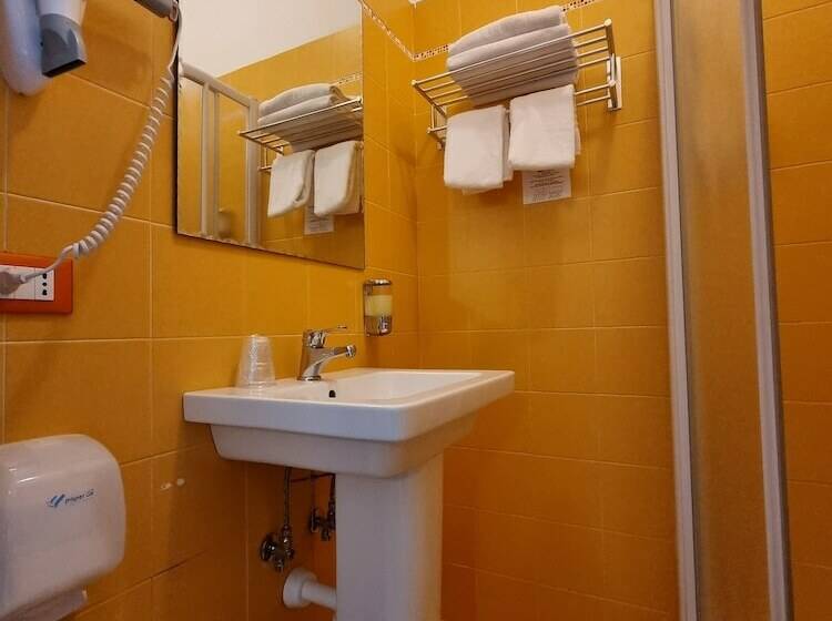اتاق استاندارد یک نفره, Green Class Hotel Astoria