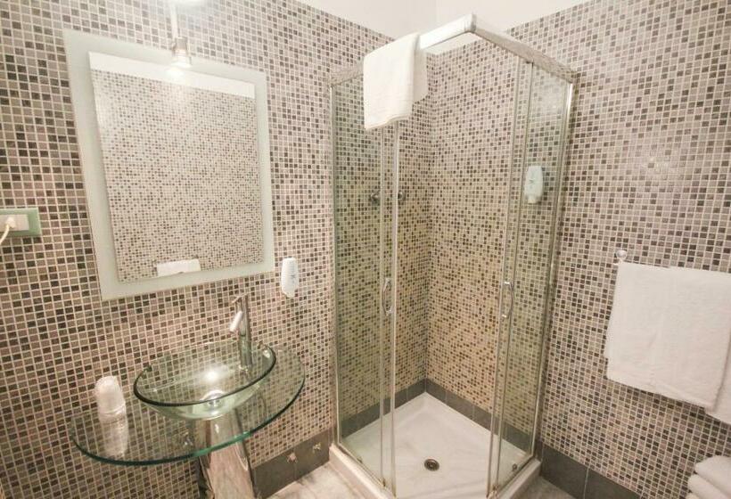 اتاق استاندارد سه نفره, Green Class Hotel Astoria