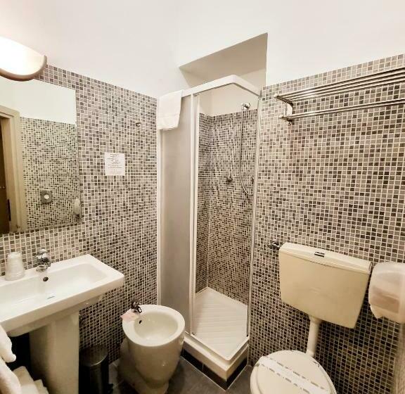 اتاق استاندارد سه نفره, Green Class Hotel Astoria