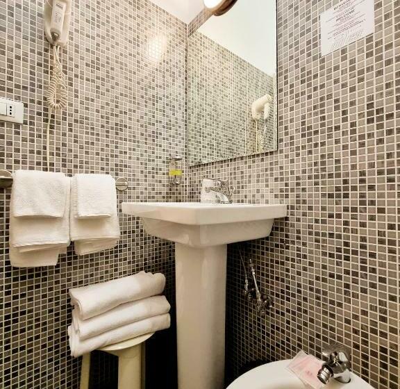 اتاق استاندارد سه نفره, Green Class Hotel Astoria