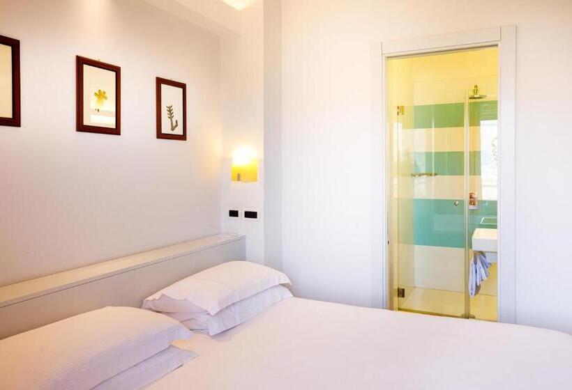 اتاق استاندارد با چشم‌انداز دریا, Art Hotel Gran Paradiso