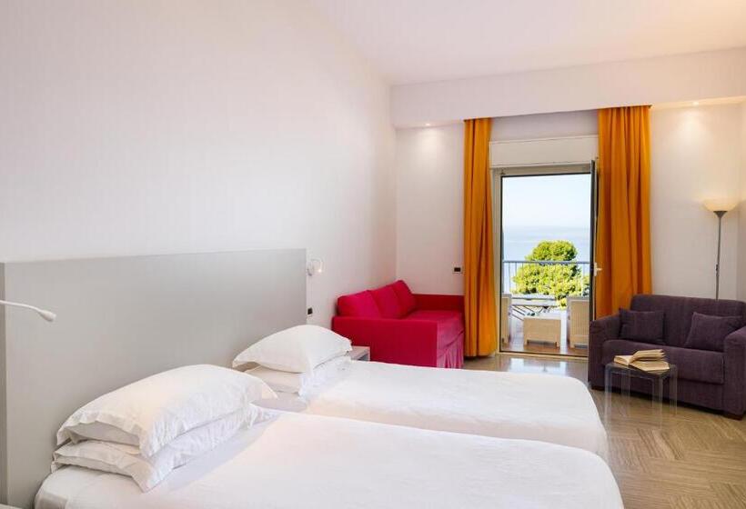 اتاق سوپریور با چشم‌انداز دریا, Art Hotel Gran Paradiso