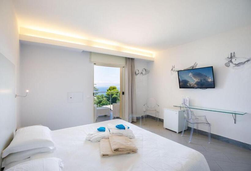 اتاق پرمیوم با چشم‌انداز دریا, Art Hotel Gran Paradiso