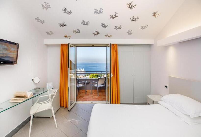 اتاق پرمیوم با چشم‌انداز دریا, Art Hotel Gran Paradiso