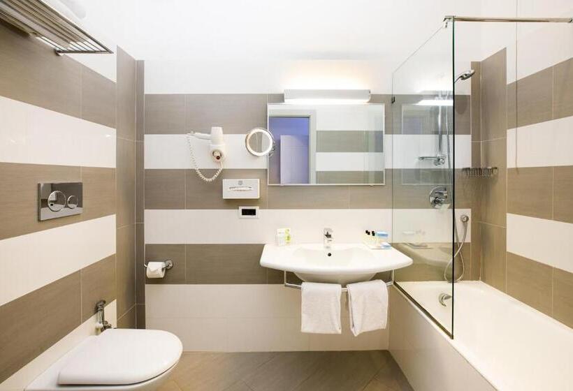 اتاق سوپریور با چشم‌انداز دریا, Art Hotel Gran Paradiso