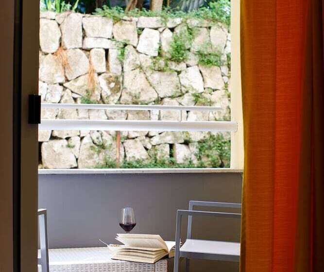 اتاق استاندارد با چشم‌انداز دریا, Art Hotel Gran Paradiso