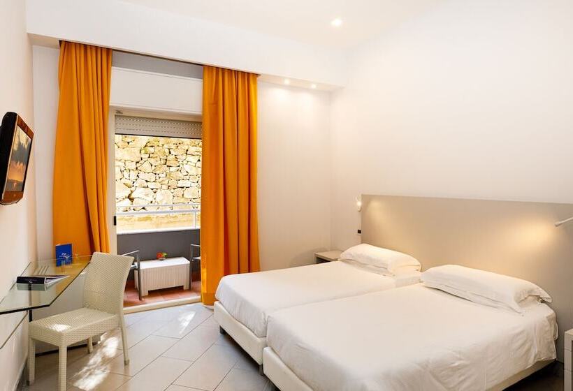 اتاق استاندارد با چشم‌انداز دریا, Art Hotel Gran Paradiso