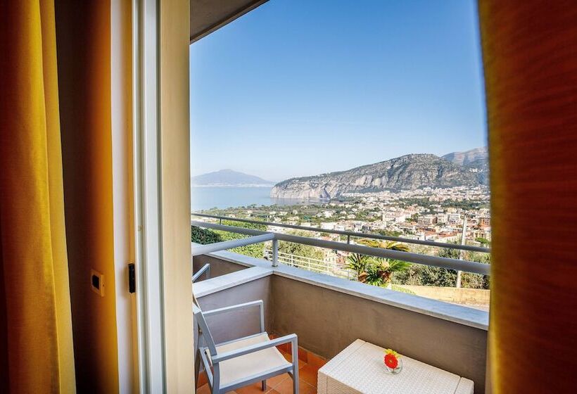 اتاق پرمیوم با چشم‌انداز دریا, Art Hotel Gran Paradiso