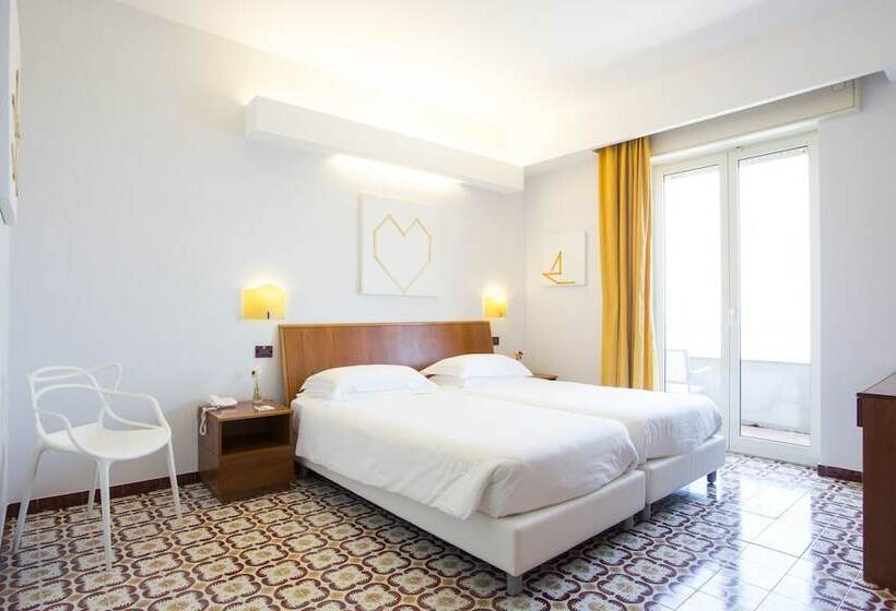 اتاق استاندارد با چشم‌انداز دریا, Art Hotel Gran Paradiso