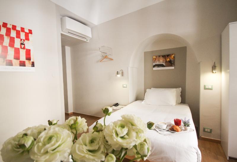 اتاق استاندارد یک نفره, Green Class Hotel Astoria