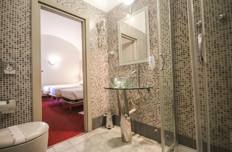 اتاق استاندارد سه نفره, Green Class Hotel Astoria