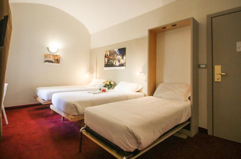 اتاق استاندارد سه نفره, Green Class Hotel Astoria