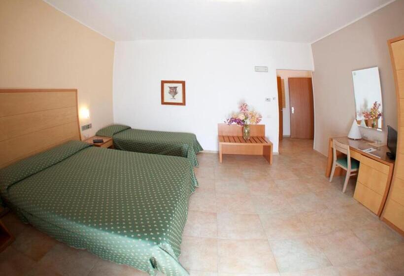 Superior Triple Room, Degli Aranci