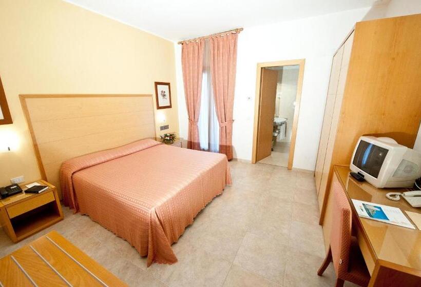 Standard Triple Room, Degli Aranci