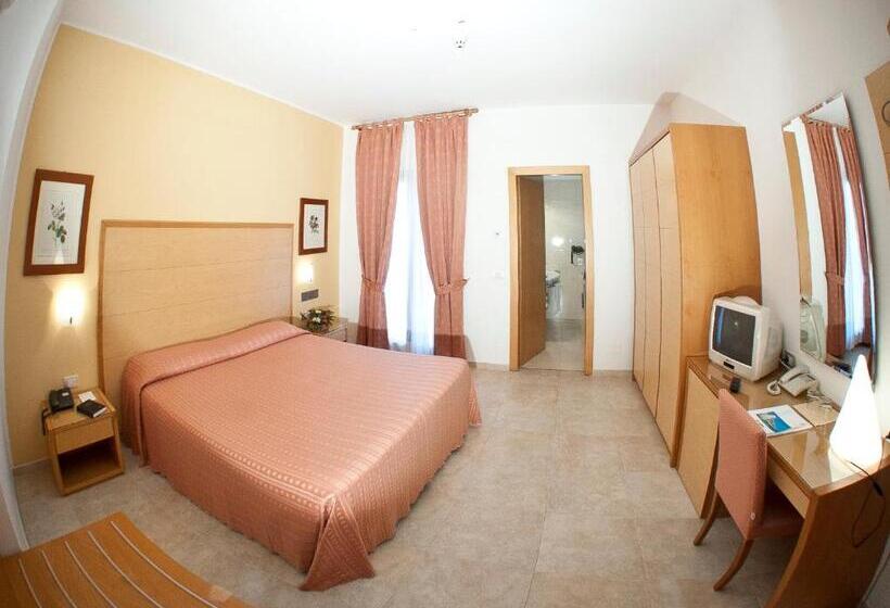 Standard Triple Room, Degli Aranci