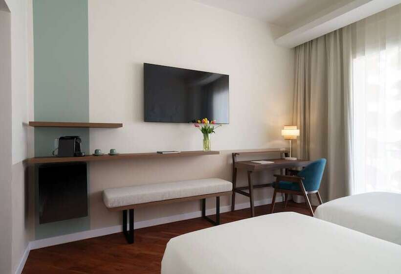 Superior Room, Delfino Taranto