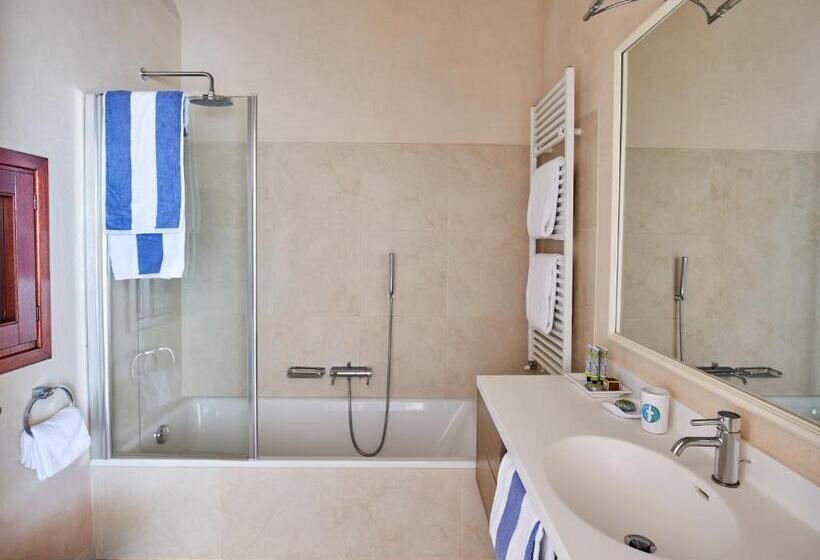 اتاق لوکس سه تخته, Due Lune Puntaldia Resort & Golf