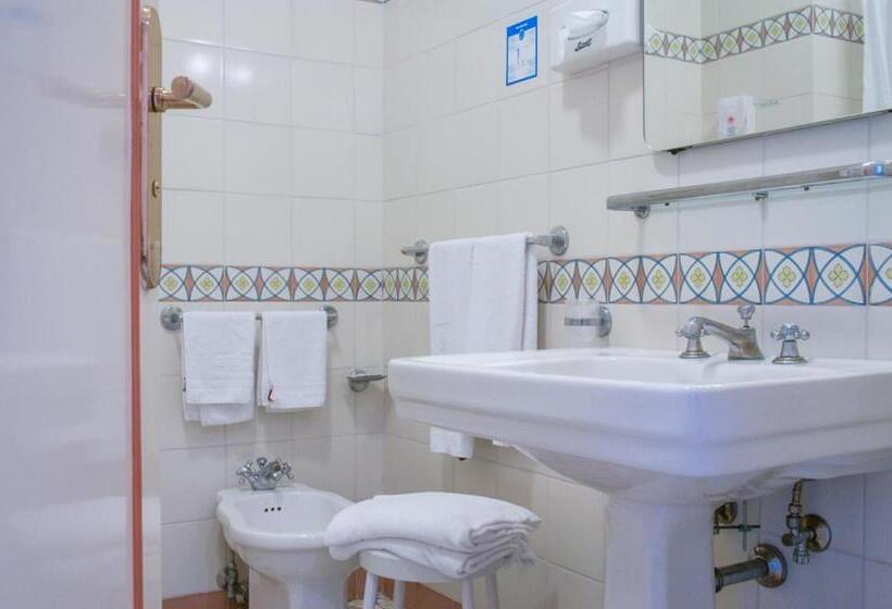 اتاق استاندارد, Eliseo Park's