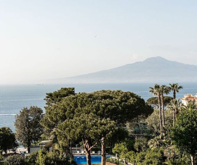 سوییت با چشم‌انداز دریا, Grand Hotel Cocumella