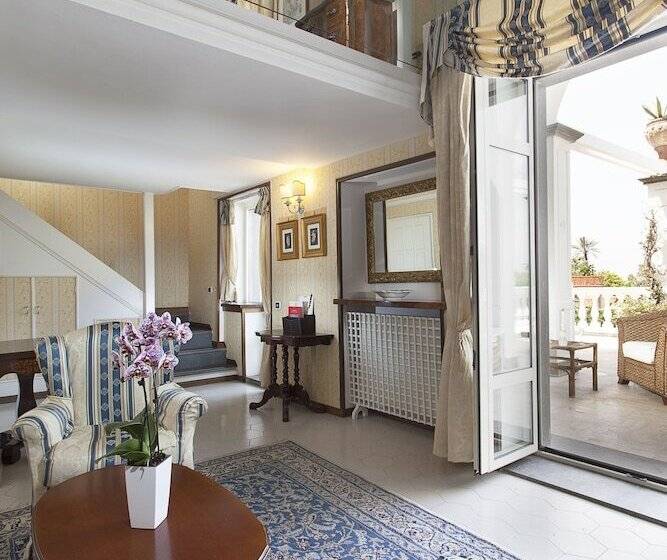 سوییت با چشم‌انداز دریا, Grand Hotel Cocumella