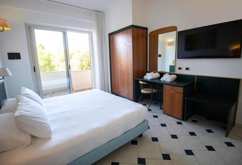 اتاق استاندارد سه نفره, Grand Hotel President