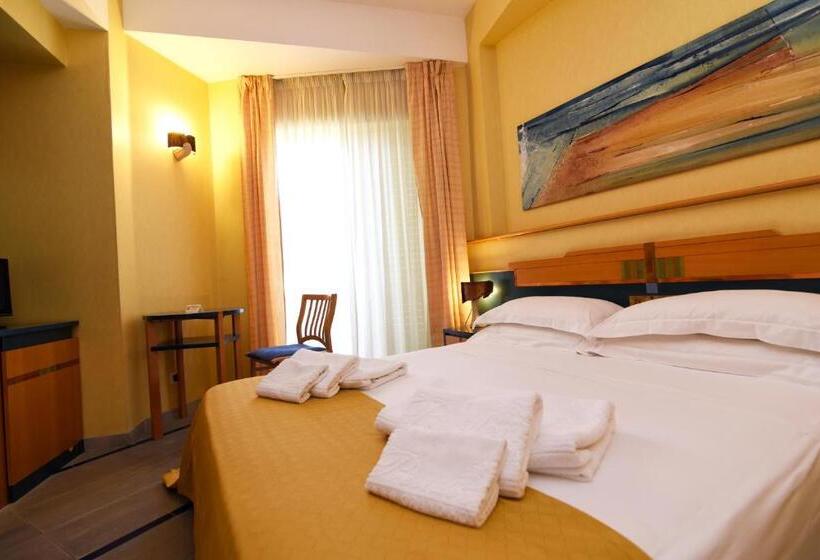 اتاق استاندارد چهار تخته, Grand Hotel President