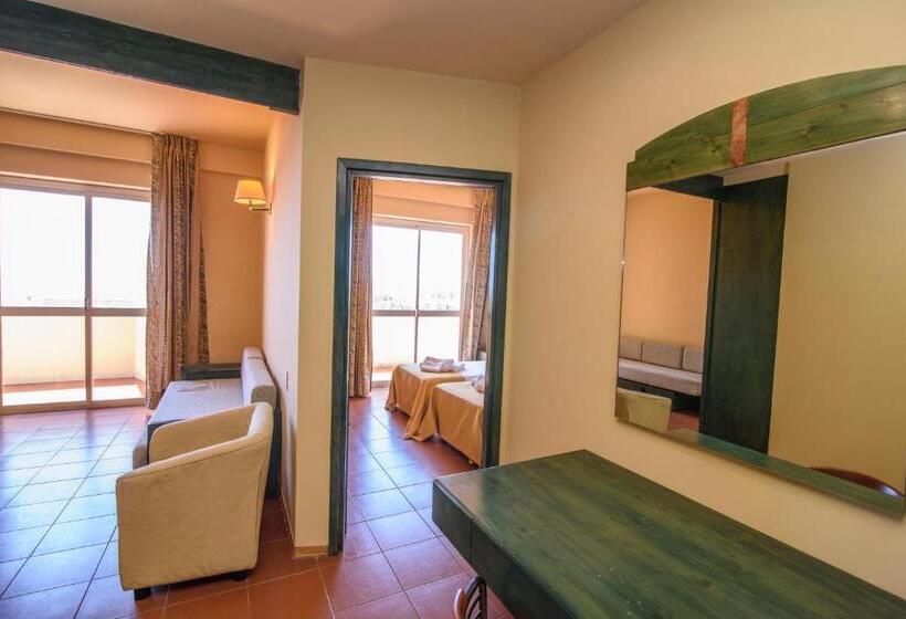 Economy Quadruple Room, Grand Hotel President