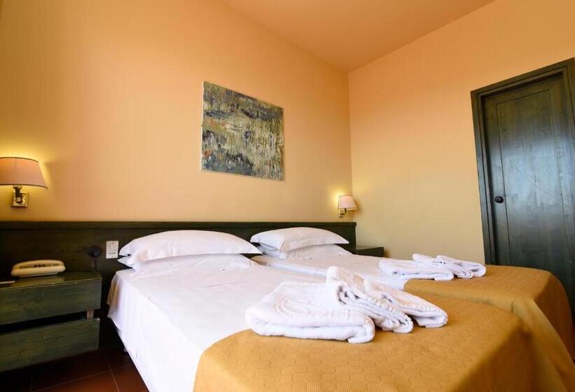 Economy Quadruple Room, Grand Hotel President