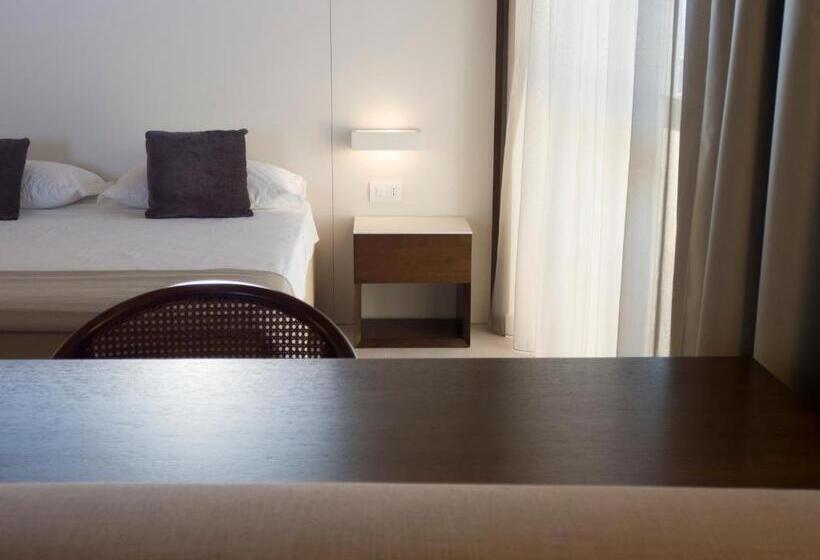 سوییت لوکس, Grand Hotel President