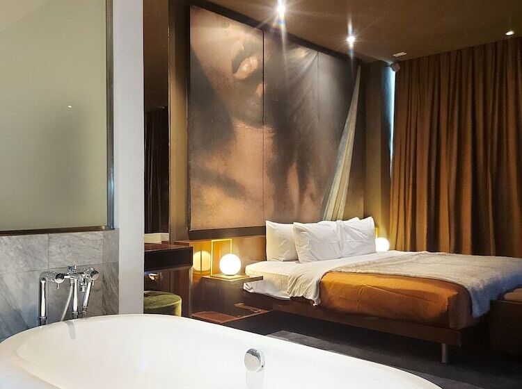 Suite, Kemang Icon