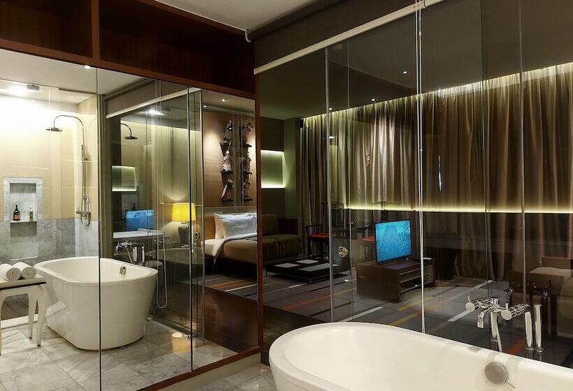 Suite, Kemang Icon