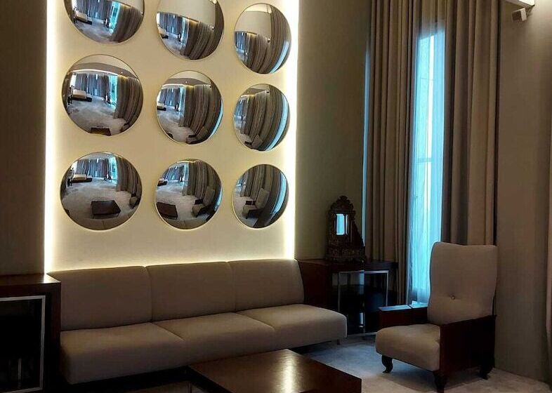 Suite, Kemang Icon