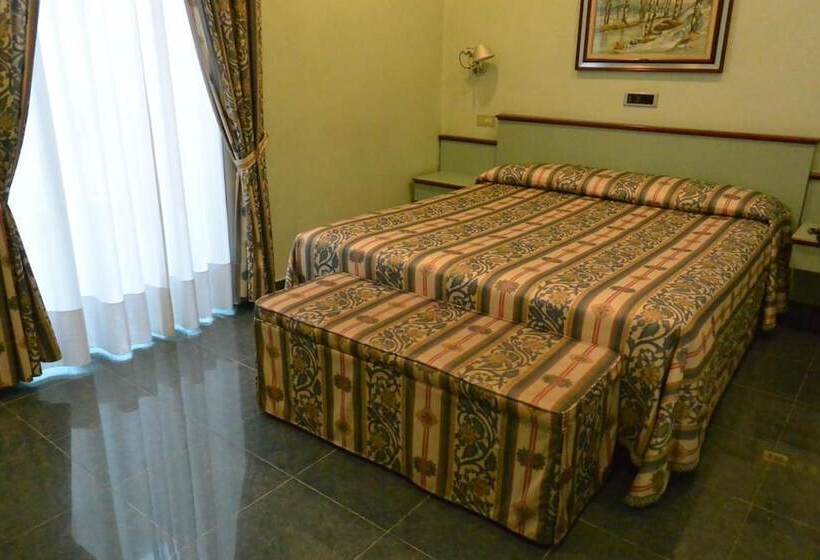 Economy Triple Room, Le Petit