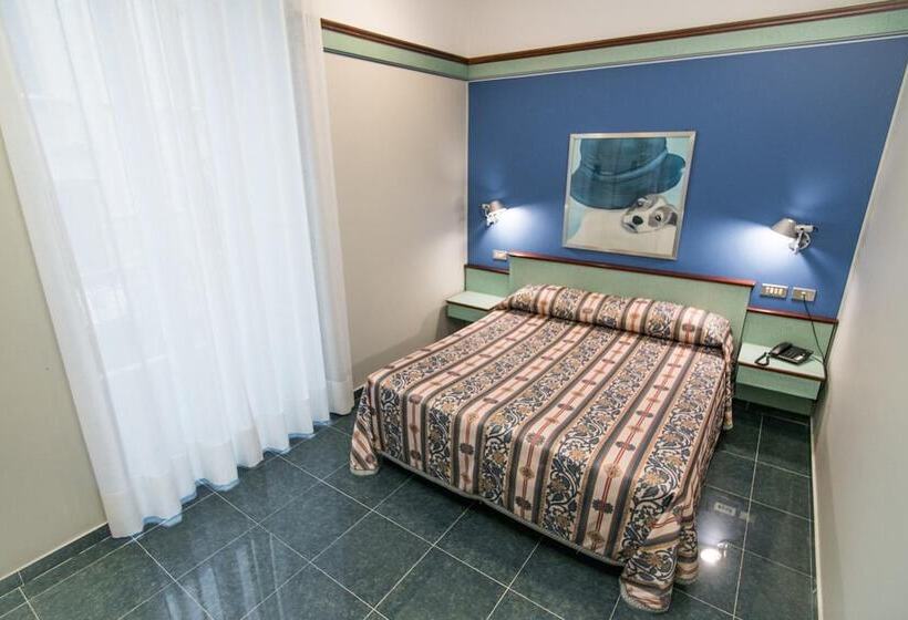 Economy Triple Room, Le Petit