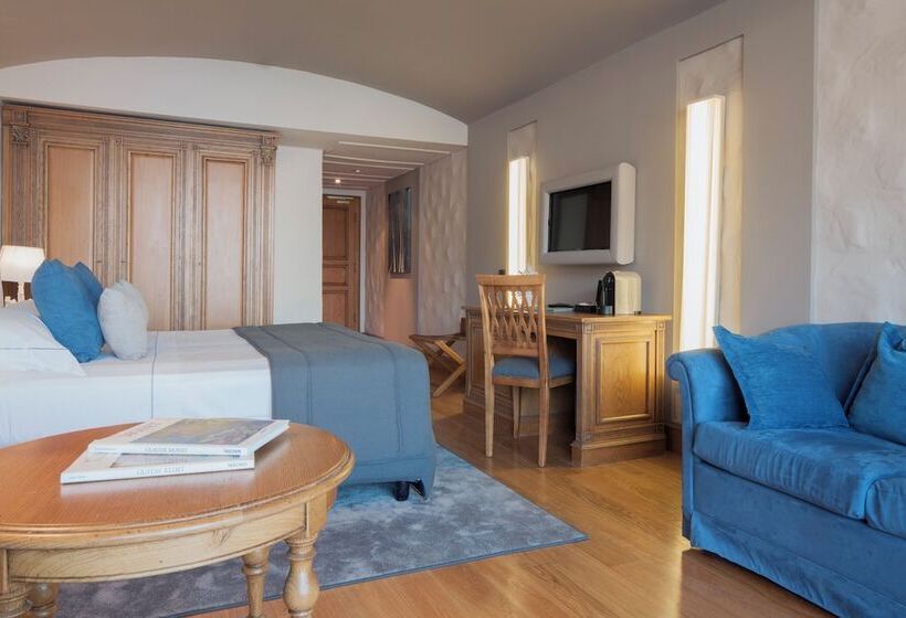 سوییت جونیور با چشم‌انداز دریا, Mazzarò Sea Palace   The Leading Hotels Of The World