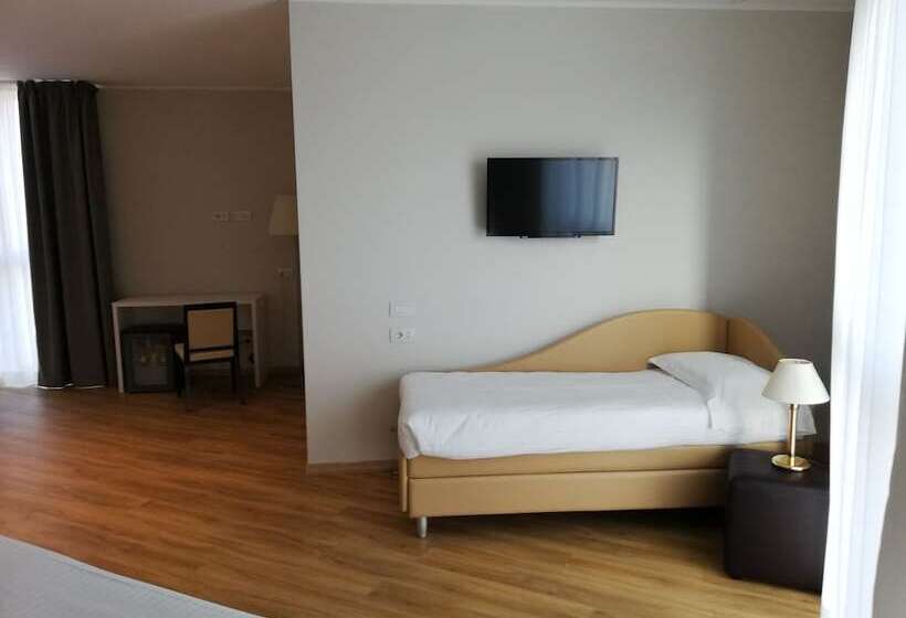 اتاق استاندارد سه نفره, Novo Hotel Rossi