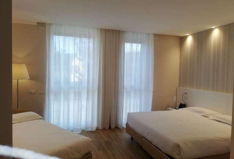 اتاق استاندارد سه نفره, Novo Hotel Rossi