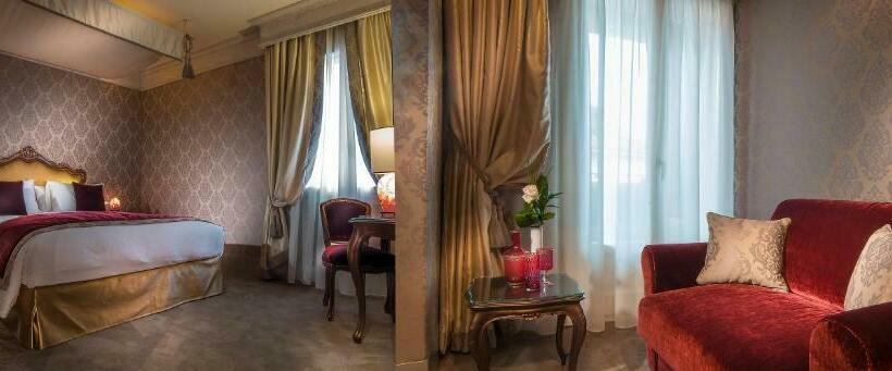 Deluxe Triple Room with Views, Papadopoli Venezia  Mgallery