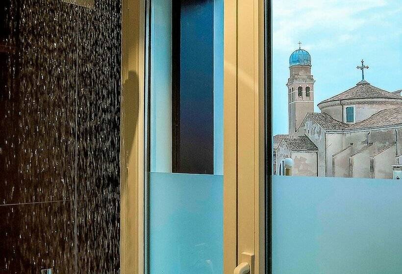 Deluxe Triple Room with Views, Papadopoli Venezia  Mgallery