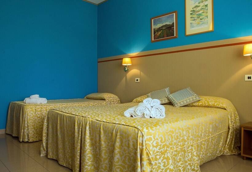 Standard Triple Room, Plaza Taranto