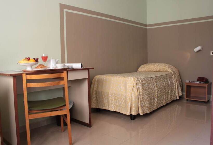 Standard Single Room, Plaza Taranto